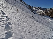 35 In ripida salita con attenzione  per Cima Valle 